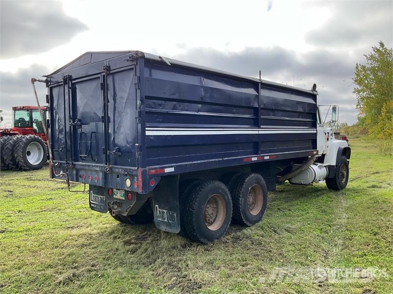 Ford 9000 6x4 Grain Truck شاحنات المزارع / الحبوب