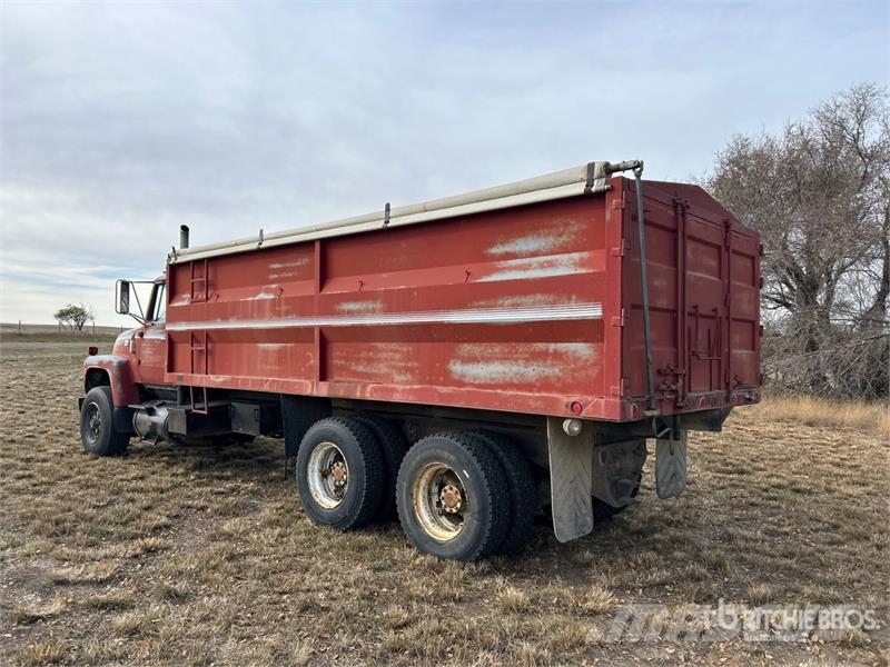 Ford 9000 6x4 Grain Truck Farm / grain trucks