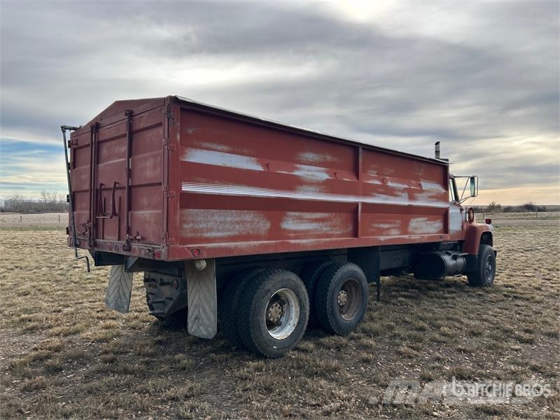 Ford 9000 6x4 Grain Truck Farm / grain trucks