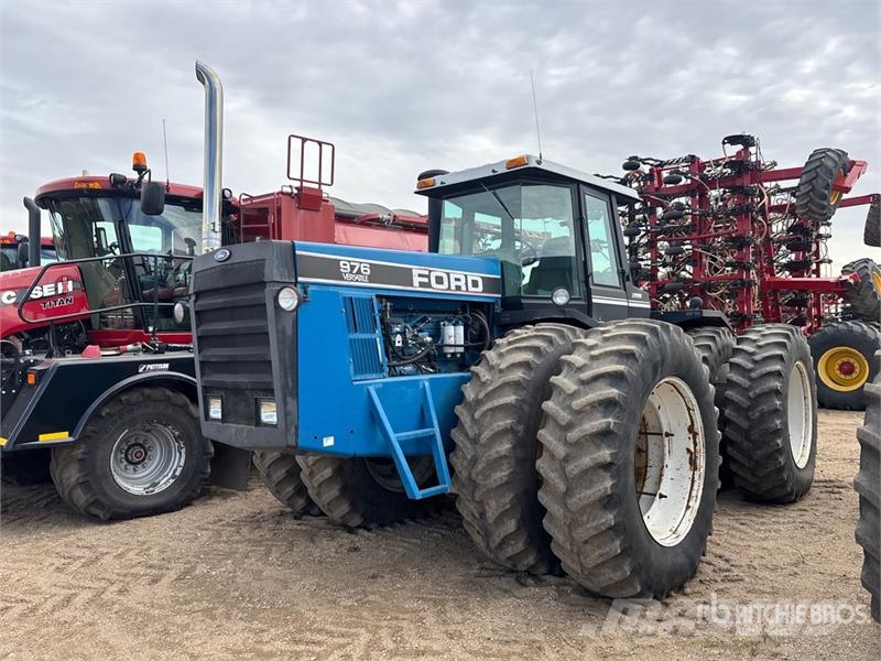 Ford 976 Versatile 4WD Tractor Tractors