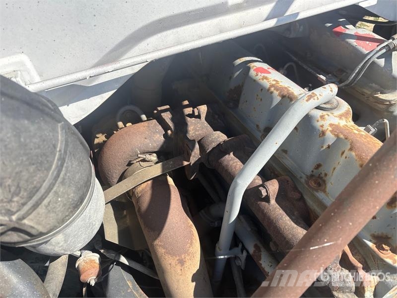 Ford Cargo 8000 4x2 Cab and Chassis (Inoperable) Cabine e interni