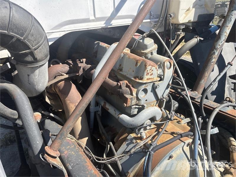 Ford Cargo 8000 4x2 Cab and Chassis (Inoperable) Cabine e interni