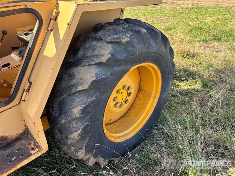 Ford DD3140 2WD Tractor トラクター