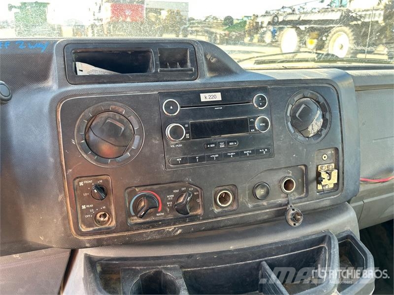 Ford E-350 11 Passenger Van Lieferwagen