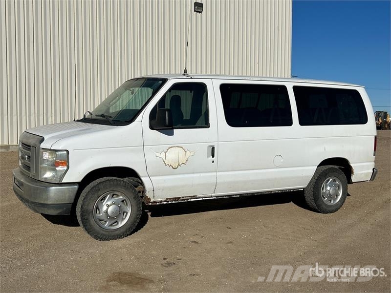 Ford E-350 11 Passenger Van Lieferwagen
