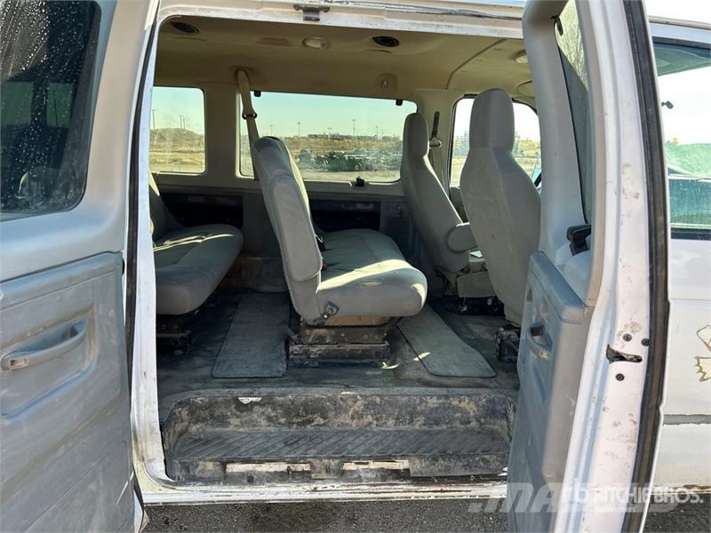 Ford E-350 11 Passenger Van Lieferwagen