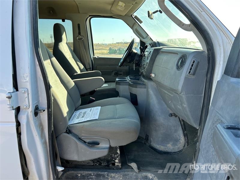Ford E-350 11 Passenger Van Lieferwagen