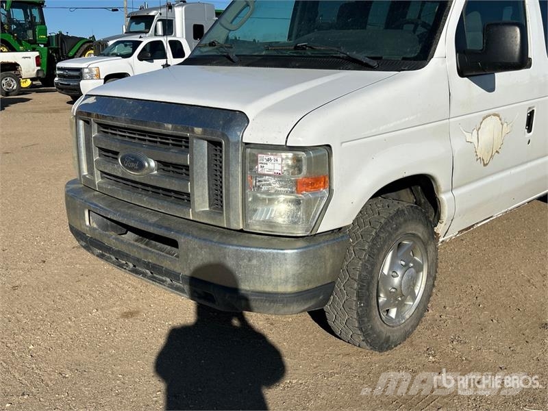 Ford E-350 11 Passenger Van Lieferwagen