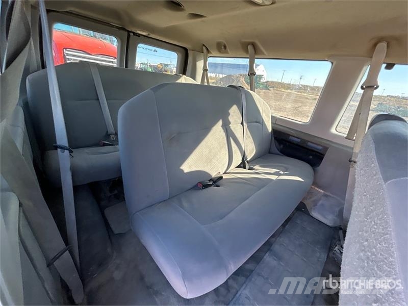 Ford E-350 11 Passenger Van Lieferwagen