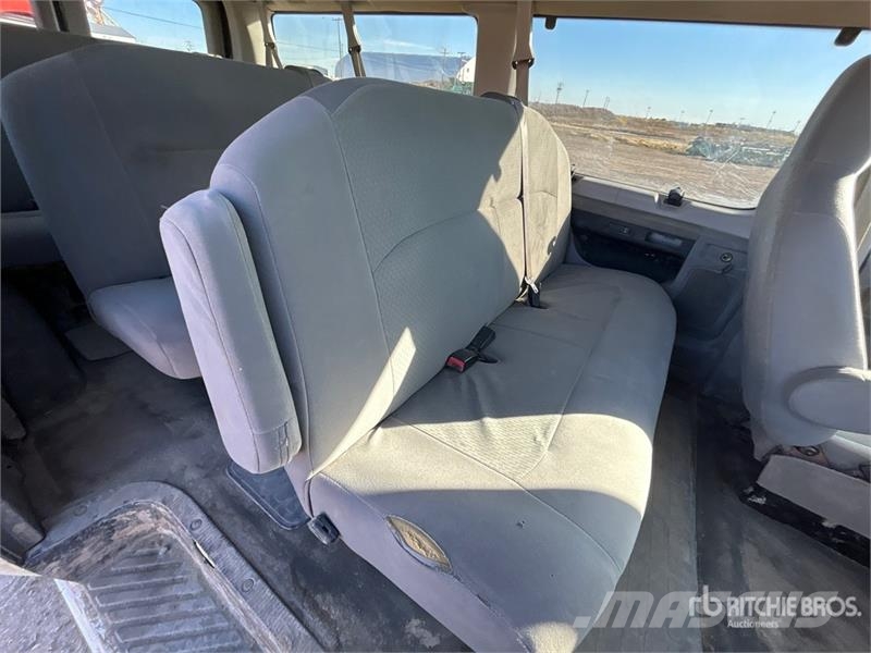 Ford E-350 11 Passenger Van Lieferwagen