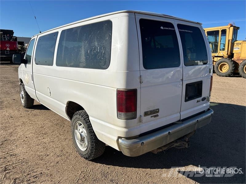 Ford E-350 11 Passenger Van Lieferwagen