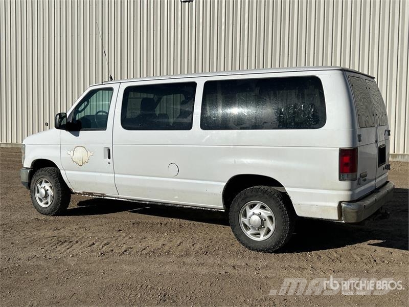 Ford E-350 11 Passenger Van Lieferwagen