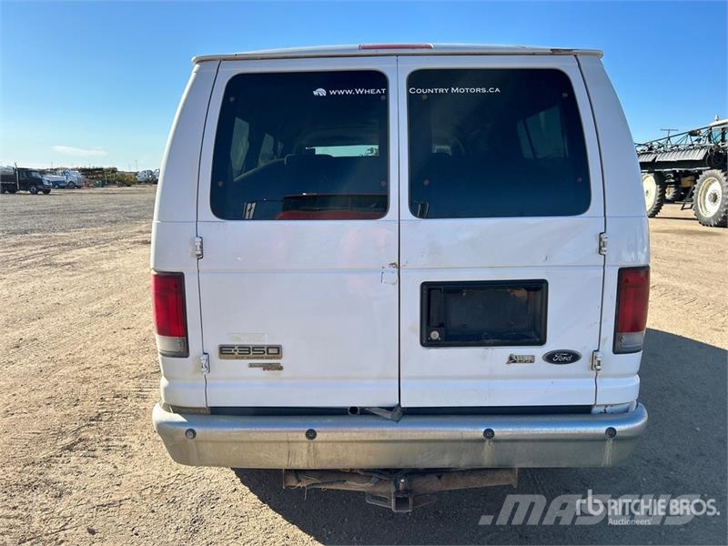 Ford E-350 11 Passenger Van Lieferwagen