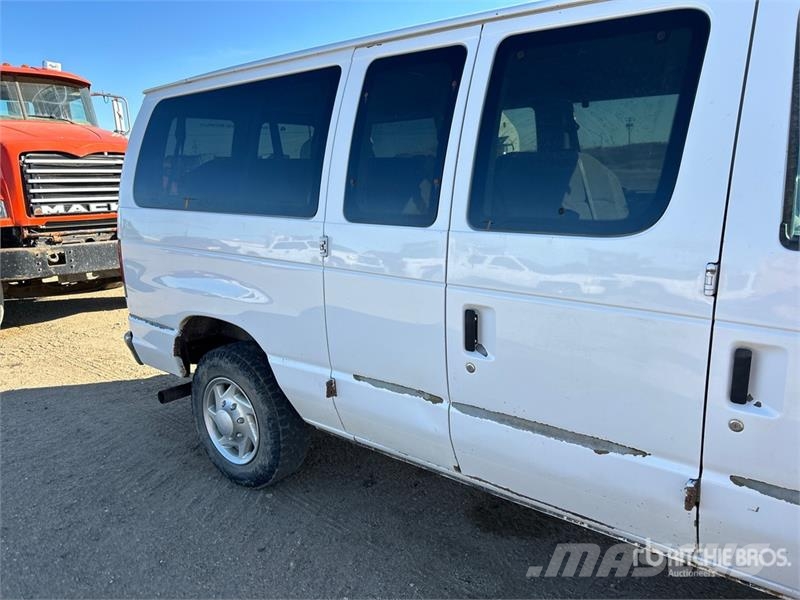 Ford E-350 11 Passenger Van Lieferwagen