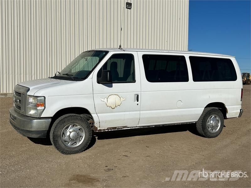 Ford E-350 11 Passenger Van Lieferwagen