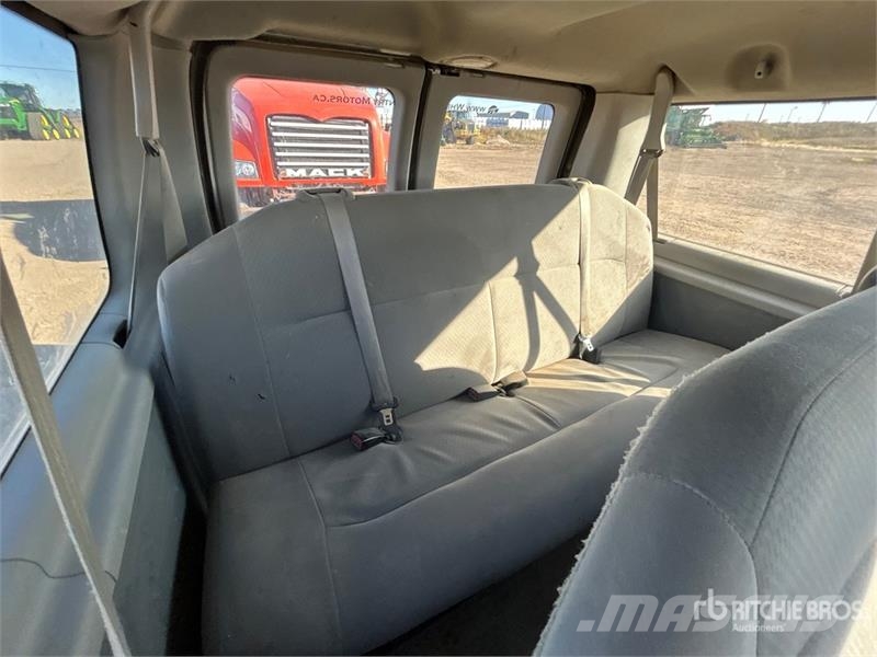 Ford E-350 11 Passenger Van Lieferwagen