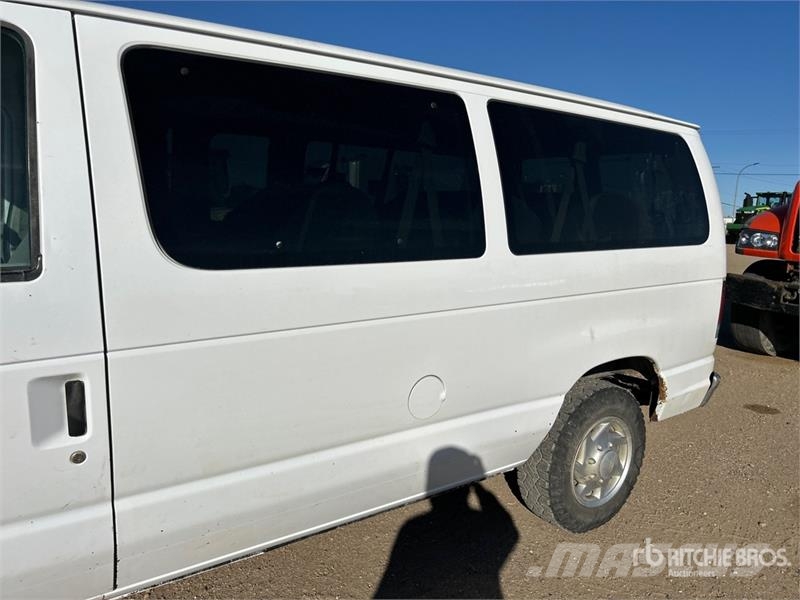 Ford E-350 11 Passenger Van Lieferwagen