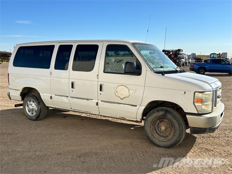 Ford E-350 11 Passenger Van Lieferwagen