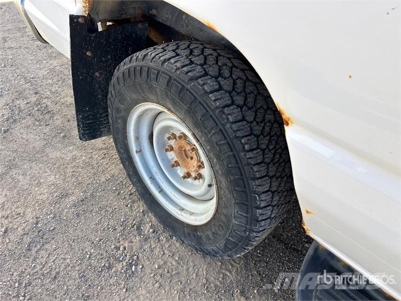 Ford E-350 XLT 11 Passenger Van Krovininiai furgonai