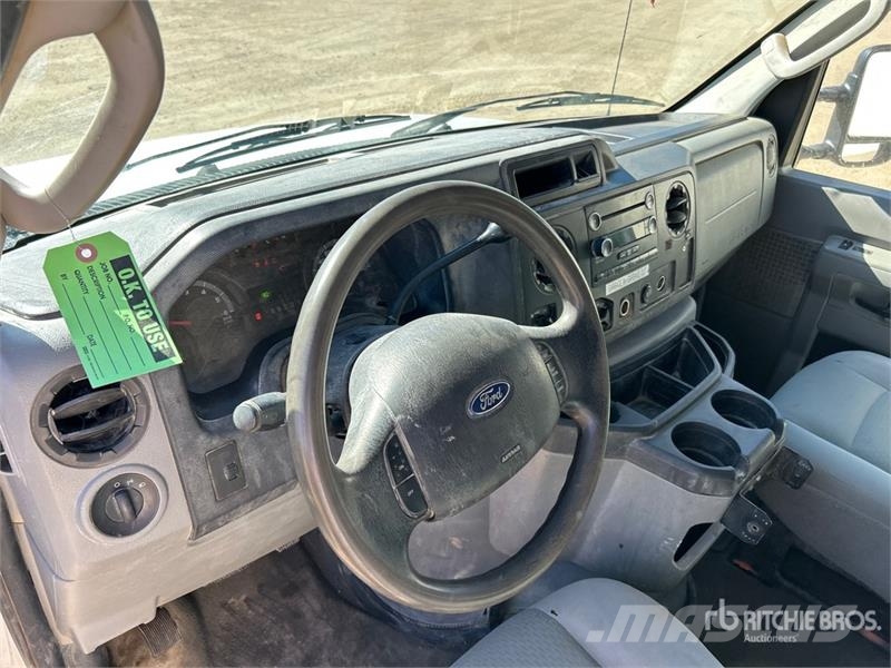Ford E-350 XLT 11 Passenger Van Krovininiai furgonai