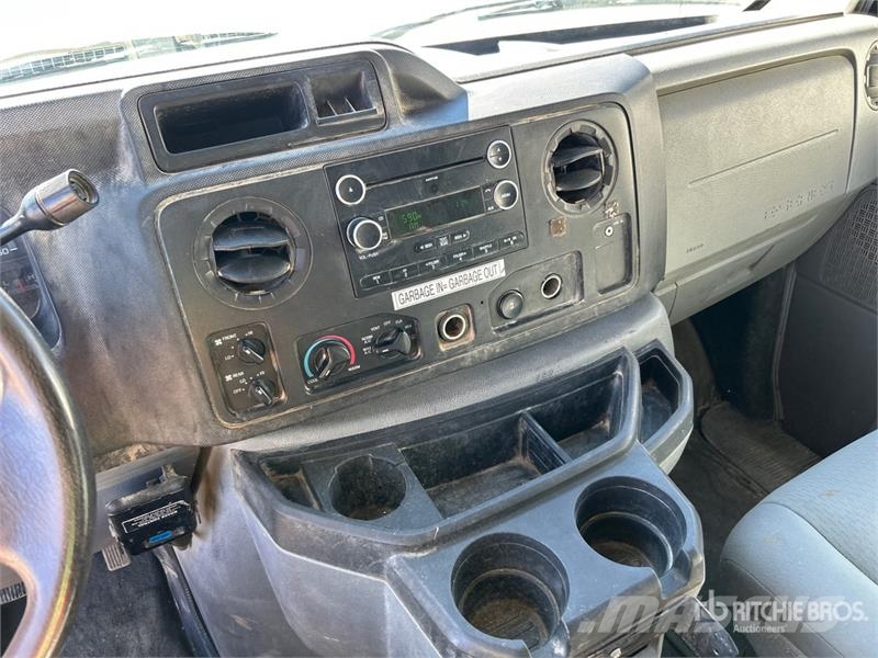 Ford E-350 XLT 11 Passenger Van Krovininiai furgonai