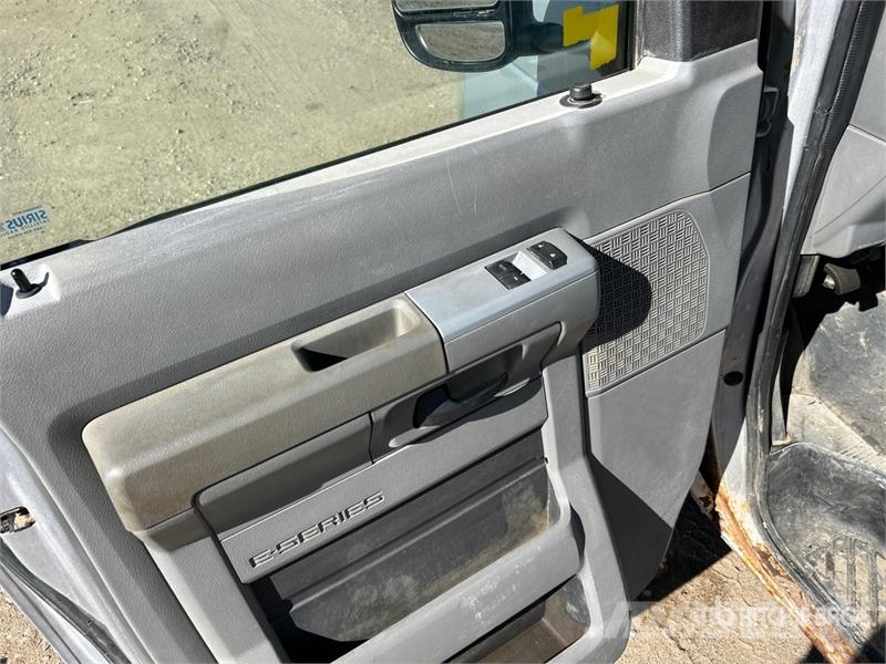 Ford E-350 XLT 14 Passenger Van Dostavna vozila / kombiji