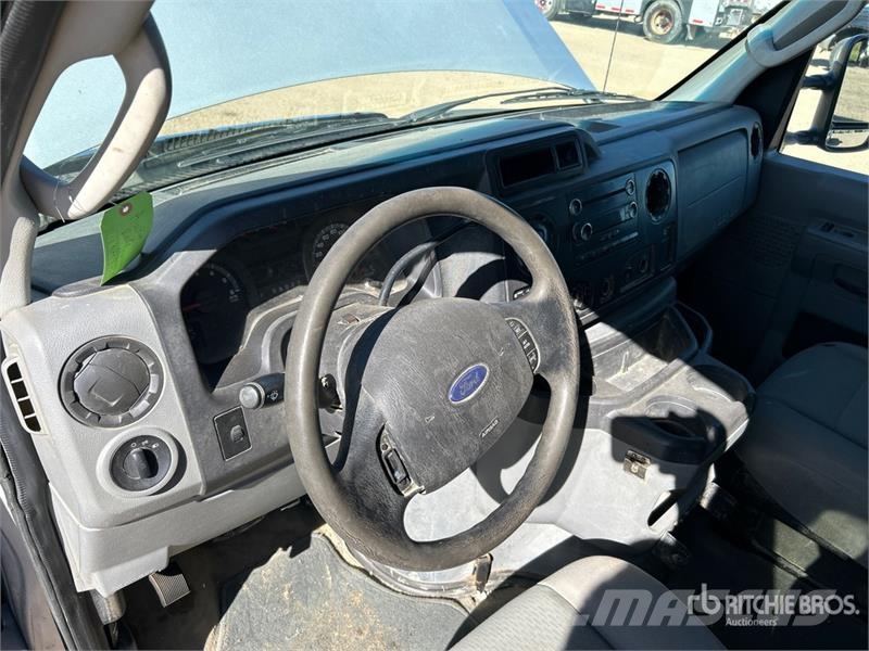 Ford E-350 XLT 14 Passenger Van Dostavna vozila / kombiji