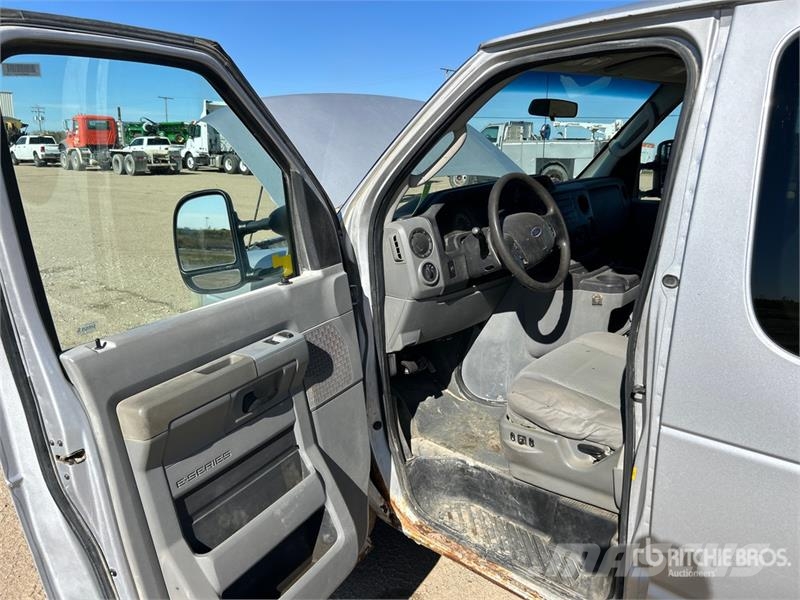 Ford E-350 XLT 14 Passenger Van Dostavna vozila / kombiji