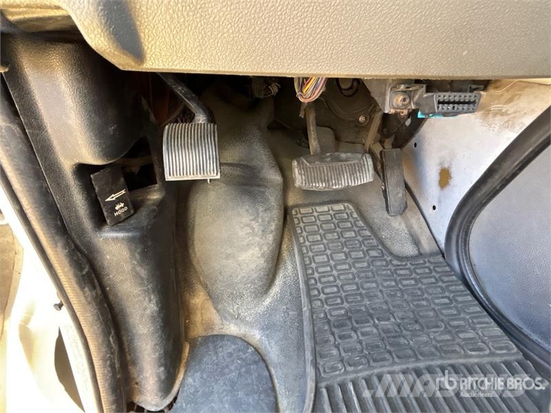 Ford E-450 4x2 10-Seat Mini Bus Minibusy