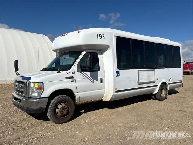 Ford E-450 4x2 10-Seat Mini Bus Minibusy