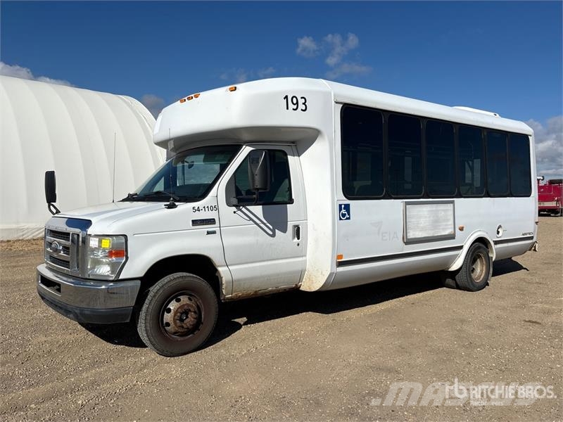 Ford E-450 4x2 10-Seat Mini Bus Minibusy