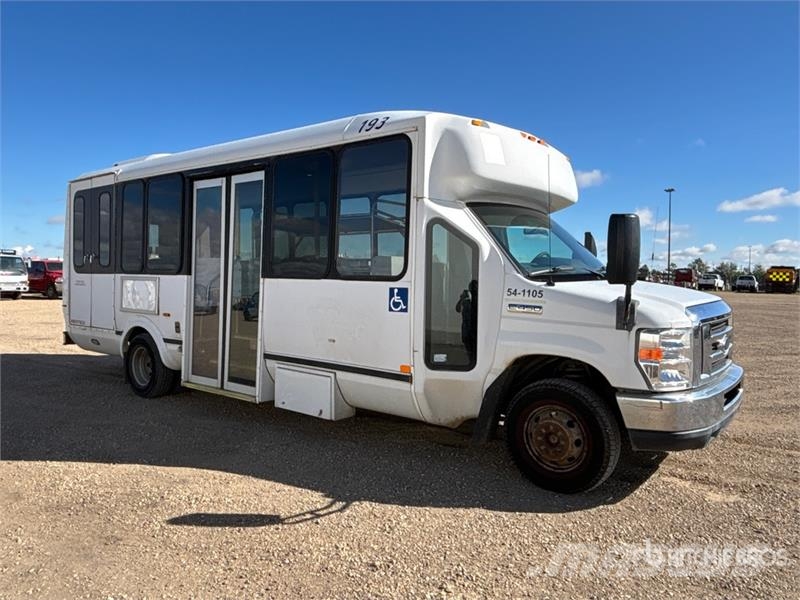 Ford E-450 4x2 10-Seat Mini Bus Minibusy