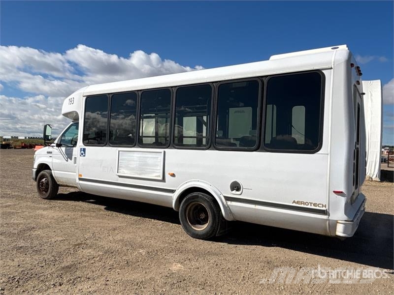 Ford E-450 4x2 10-Seat Mini Bus Minibusy