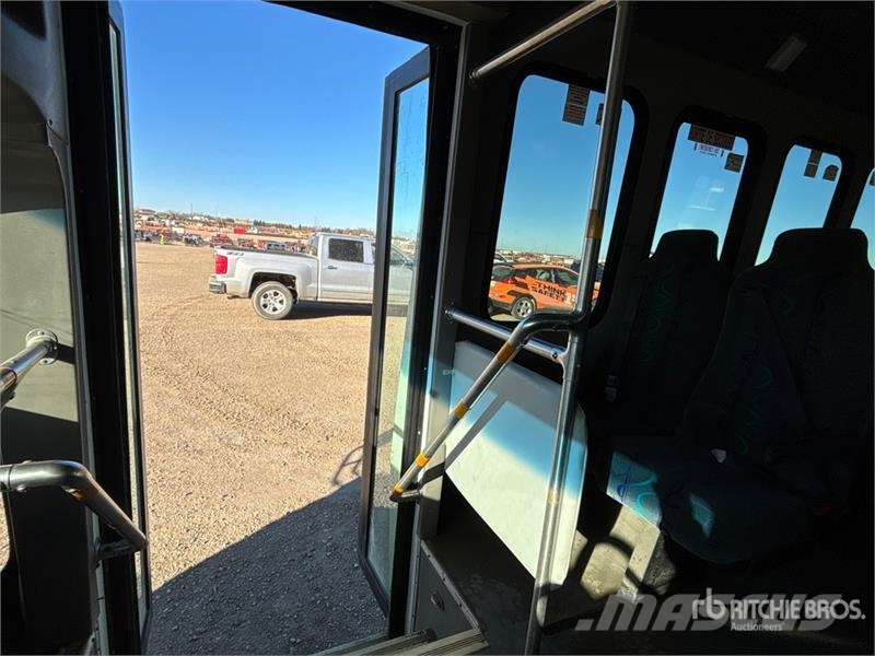 Ford E-450 4x2 22-Seat Transit Bus Mini autobusi