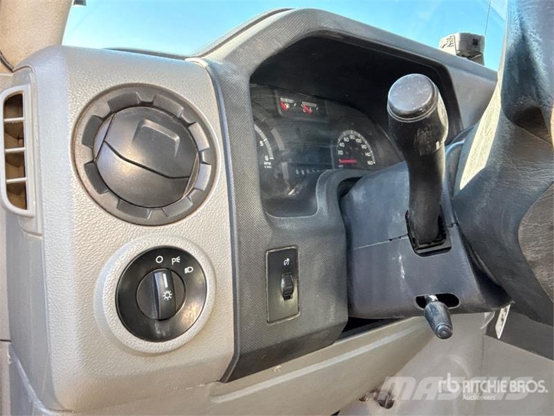 Ford E-450 4x2 22-Seat Transit Bus Mini autobusi