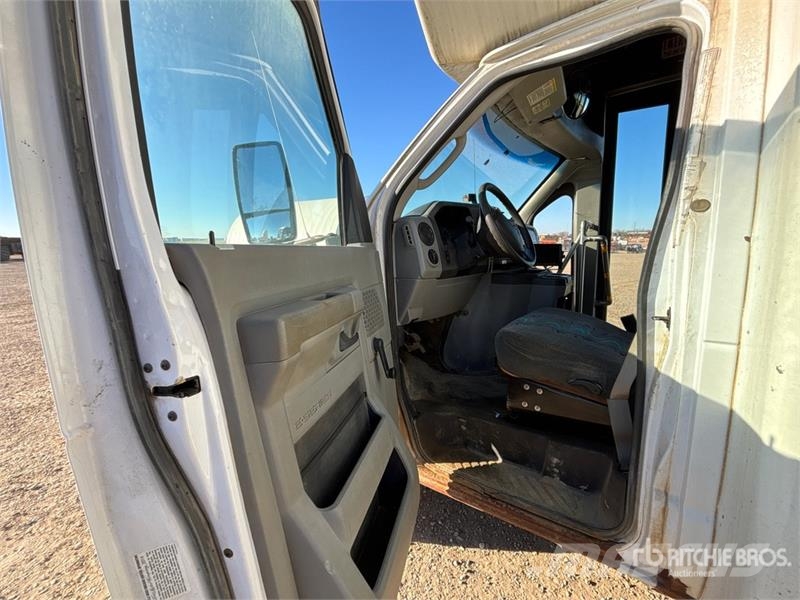 Ford E-450 4x2 22-Seat Transit Bus Mini autobusi