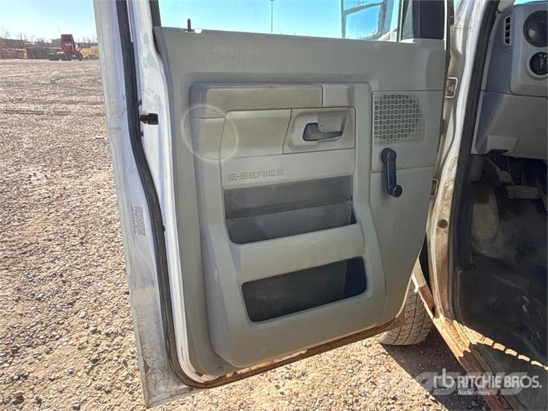 Ford E-450 4x2 22-Seat Transit Bus Mini autobusi