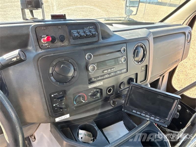 Ford E-450 4x2 22-Seat Transit Bus Mini autobusi