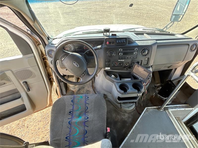 Ford E-450 4x2 22-Seat Transit Bus Mini autobusi