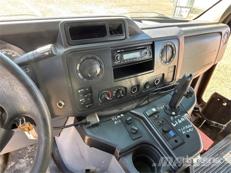 Ford E-450 4x2 25-Seat Transit Bus Mini-bus