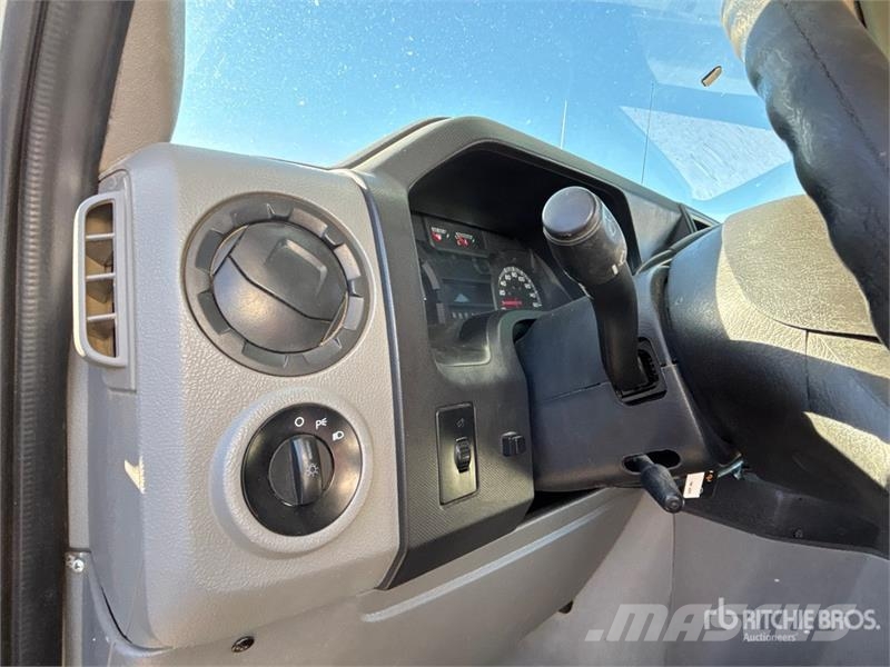 Ford E-450 4x2 25-Seat Transit Bus Mini-bus