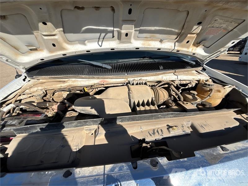 Ford E-450 4x2 25-Seat Transit Bus Mini-bus