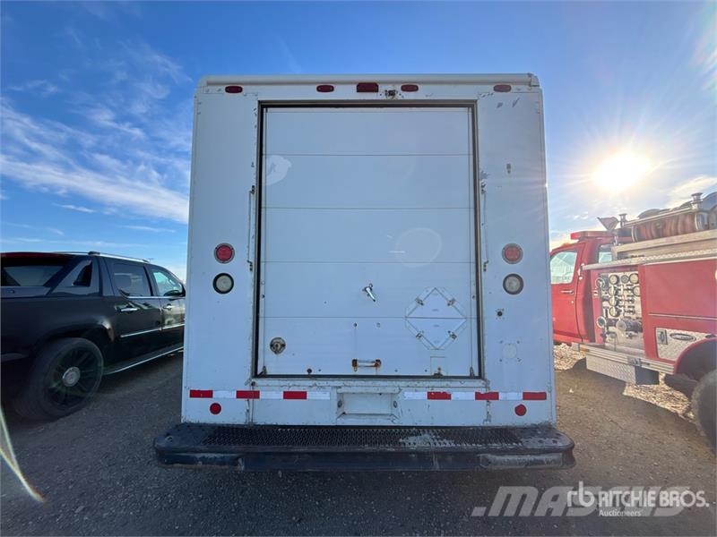 Ford E-450 4x2 Step Van هيكل صندوقي