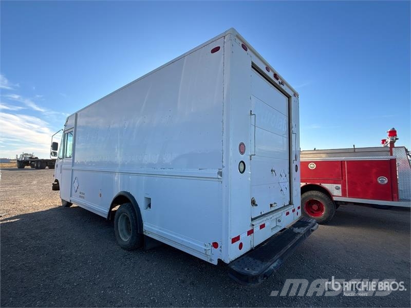 Ford E-450 4x2 Step Van هيكل صندوقي