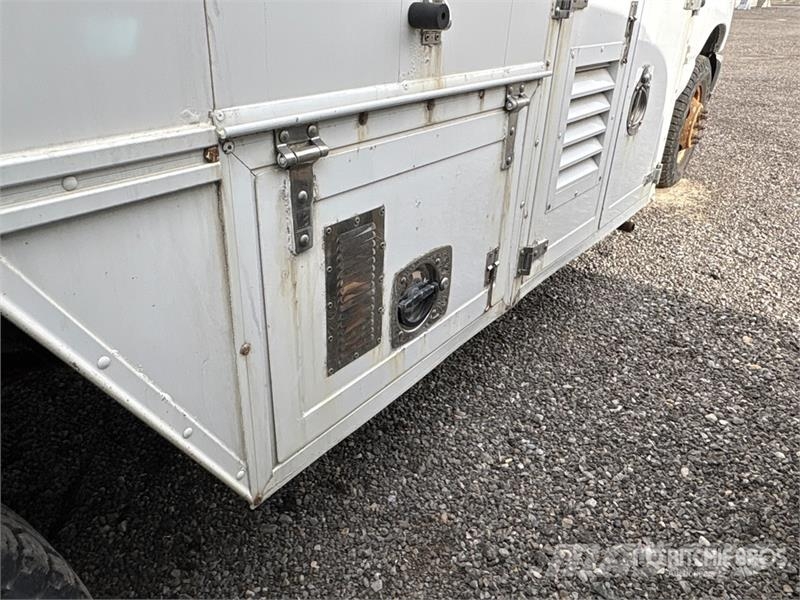 Ford E-450 4x2 Utility Truck شاحنات خفيفة/مفصلية الجوانب