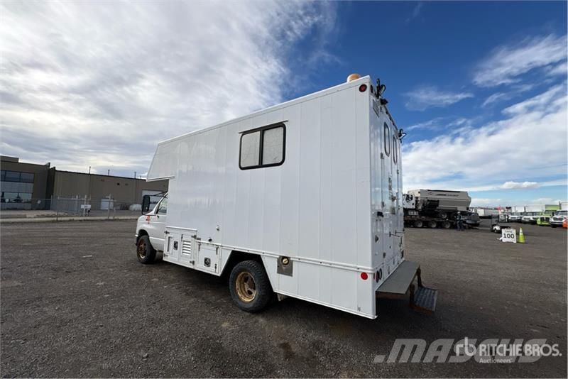 Ford E-450 4x2 Utility Truck Pikapai / Bortiniai sunkvežimiai