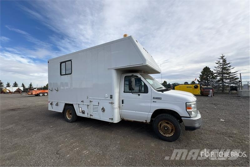 Ford E-450 4x2 Utility Truck Pikapai / Bortiniai sunkvežimiai