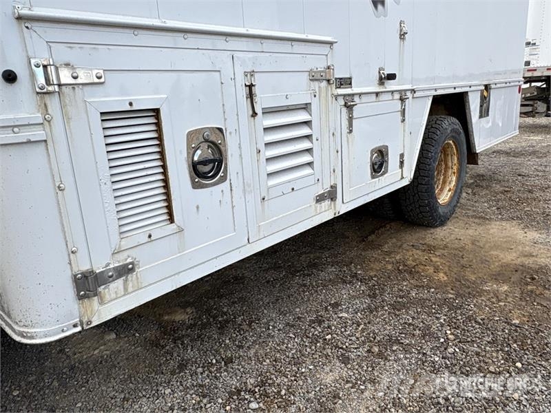 Ford E-450 4x2 Utility Truck شاحنات خفيفة/مفصلية الجوانب