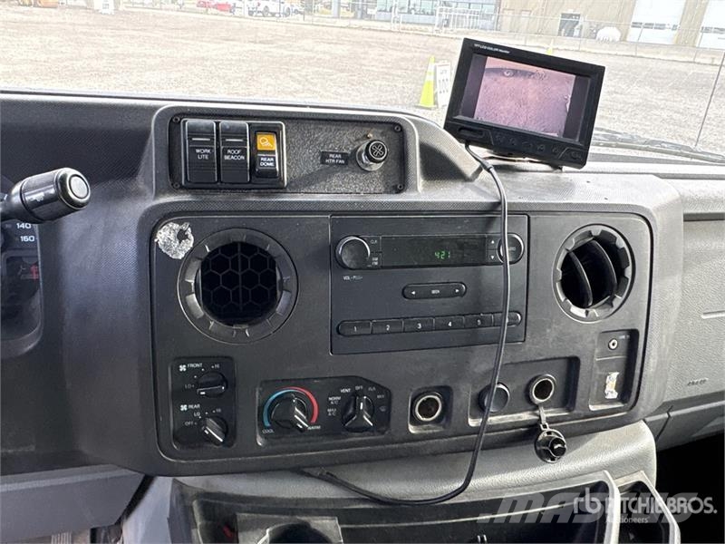 Ford E-450 4x2 Utility Truck شاحنات خفيفة/مفصلية الجوانب