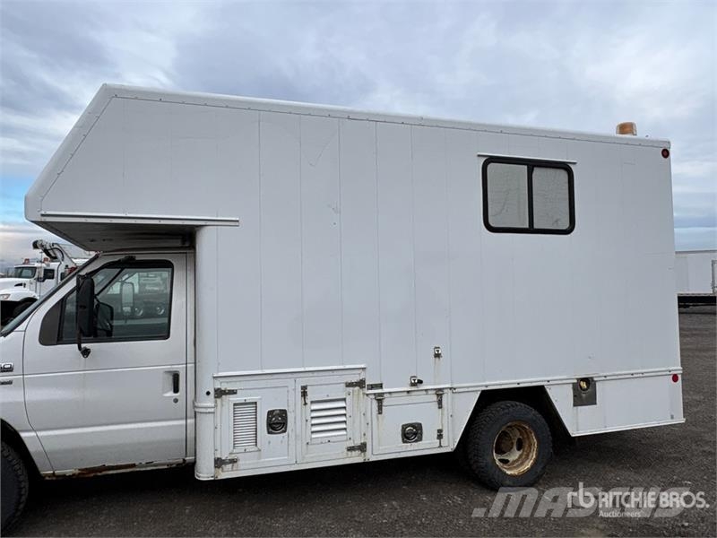 Ford E-450 4x2 Utility Truck Pikapai / Bortiniai sunkvežimiai